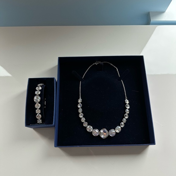 Swarovski Jewelry - Elegant Silver Necklace and Bracelet Set